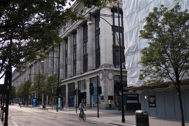  Cảnh vắng vẻ trên đường phố tại London, Anh ngày 8-5-2020 trong bối cảnh dịch COVID-19 lan rộng. (Ảnh: THX/TTXVN)