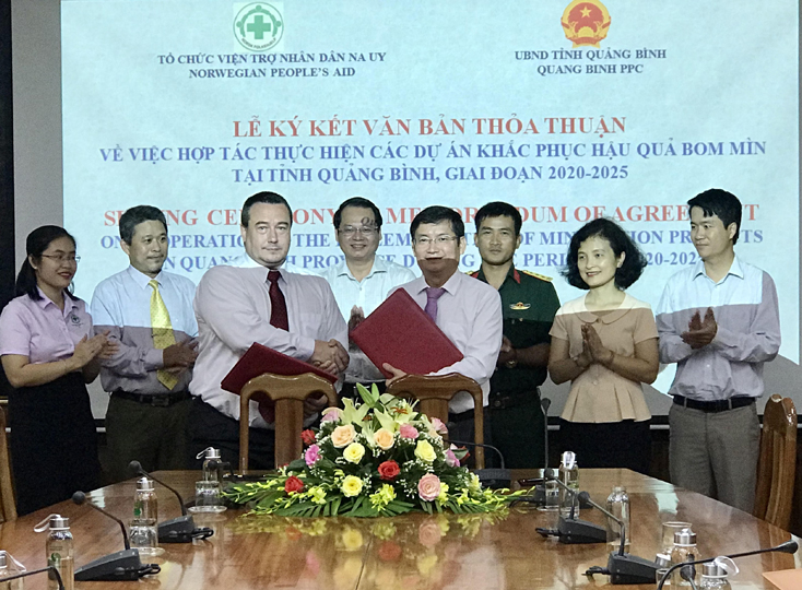 Lễ ký kết văn bản thỏa thuận hợp tác giữa hai bên