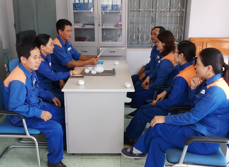   Các chi bộ cơ sở thực hiện tốt chế độ sinh hoạt hàng tháng.