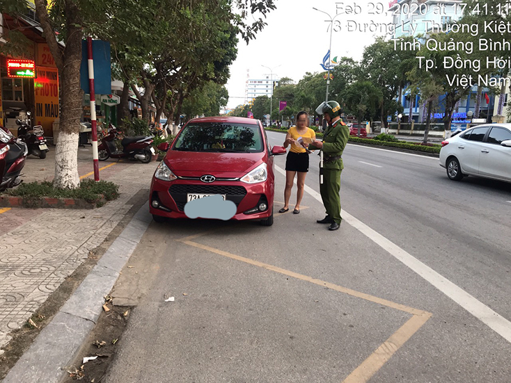 Các trường hợp vi phạm được chụp ảnh sao lưu thời gian ngay góc ảnh để thông báo cho chủ xe 