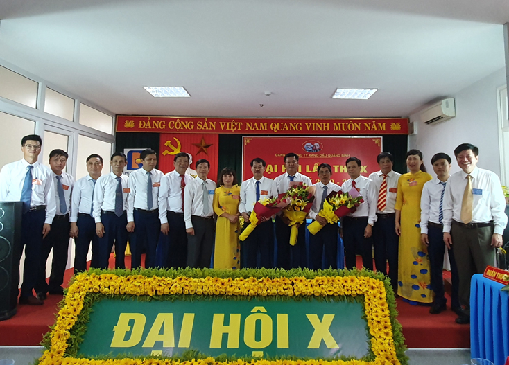 Ban chấp hành Đảng bộ Công ty xăng dầu Quảng Bình nhiệm kỳ mới ra mắt