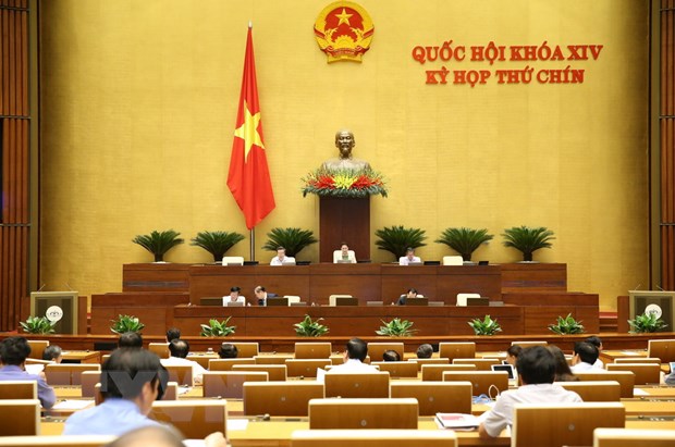 Chủ tịch Quốc hội Nguyễn Thị Kim Ngân và các Phó Chủ tịch Quốc hội Phùng Quốc Hiển, Đỗ Bá Tỵ điều hành phiên họp. (Ảnh: Dương Giang/TTXVN)
