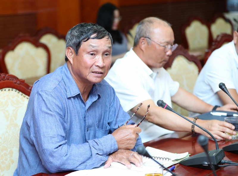  HLV Mai Đức Chung cho biết đội tuyển nữ đang trong giai đoạn trẻ hóa đội hình. Ảnh: Bộ VHTT&DL