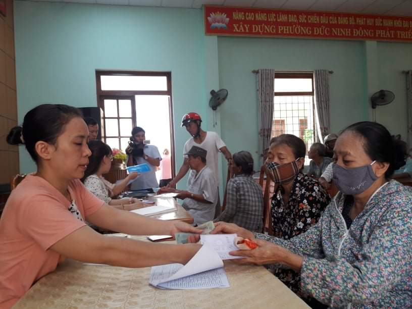 TP. Đồng Hới thực hiện đợt chi trả tiền hỗ trợ cho người dân gặp khó khăn do đại dịch Covid-19 từ gói hỗ trợ 62.000 tỷ đồng của Chính Phủ.