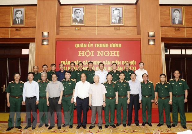  Tổng Bí thư, Chủ tịch nước Nguyễn Phú Trọng, Bí thư Quân ủy Trung ương và Thủ tướng Nguyễn Xuân Phúc với các đại biểu dự Hội nghị. (Ảnh: Trí Dũng/TTXVN)
