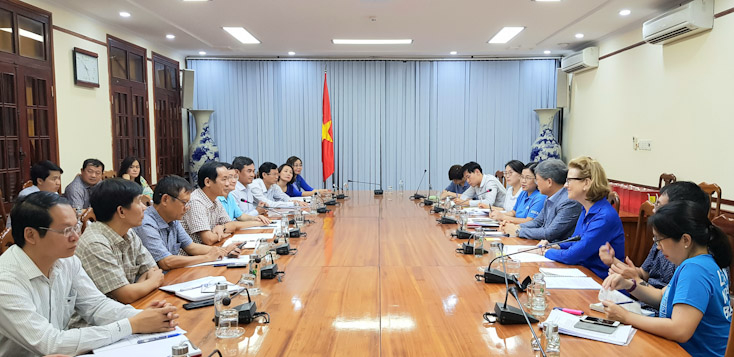 Quang cảnh buổi làm việc.