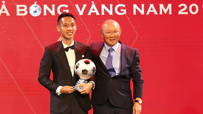  Danh hiệu Quả bóng Vàng năm 2019 là phần thưởng xứng đáng cho những nỗ lực của Hùng Dũng trong năm qua. Ảnh: LG