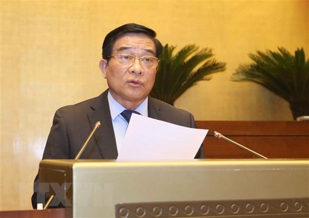Chủ tịch Hội đồng Dân tộc của Quốc hội Hà Ngọc Chiến trình bày Báo cáo thẩm tra Chương trình mục tiêu quốc gia phát triển kinh tế-xã hội vùng đồng bào dân tộc thiểu số và miền núi giai đoạn 2021-2030. (Ảnh: Doãn Tấn/TTXVN)