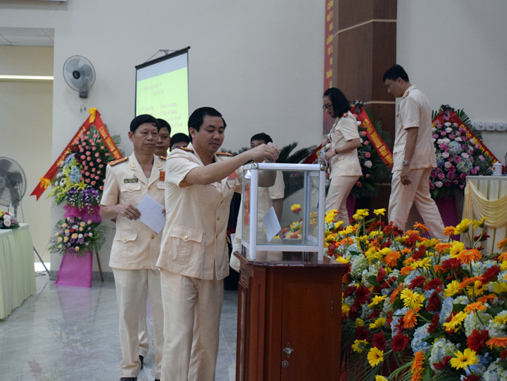 Công tác bầu cử tại Đại hội Đảng bộ Công an TP. Đồng Hới lần thứ XII, nhiệm kỳ 2020-2025 diễn ra nghiêm túc, đúng quy định.