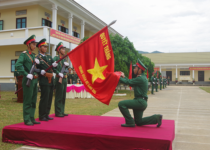  Chiến sĩ mới tuyên thệ dưới Quân kỳ Quyết thắng