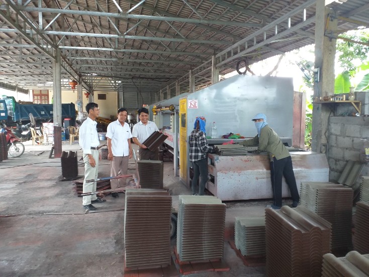    Các ngành nghề công nghiệp, tiểu thủ công nghiệp ở xã Sơn Thủy được chú trọng phát triển. 