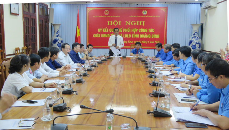 Đồng chí Trần Công Thuật, Chủ tịch UBND tỉnh đánh giá kết quả thực hiện và chỉ rõ những vấn đề trọng tâm cần thực hiện sau khi ký kết  Quy chế phối hợp công tác mới.