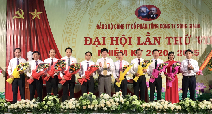Ban chấp hành Đảng bộ Công ty CP Tổng công ty Sông Gianh khóa VII ra mắt nhận nhiệm vụ