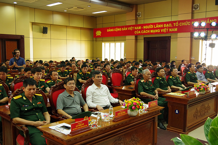 Các đại biểu tham dự buổi lễ