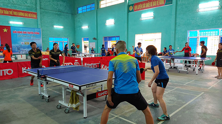 Các VĐV thi đấu hết mình, cống hiến cho khán giả nhiều pha bóng đẹp