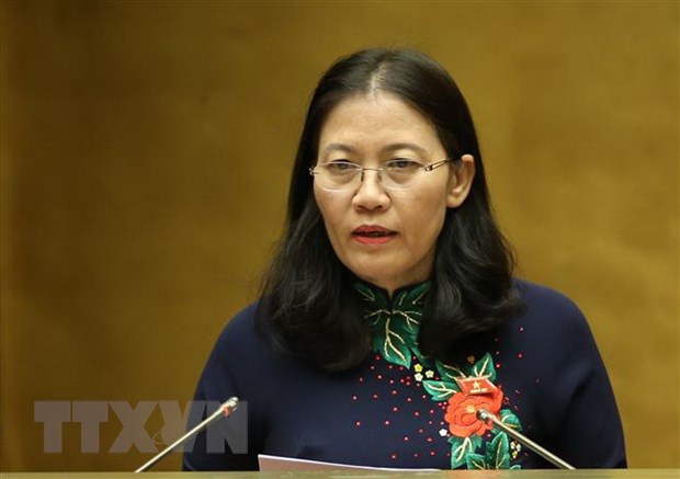 Chủ nhiệm Ủy ban Tư pháp của Quốc hội Lê Thị Nga trình bày Báo cáo giải trình, tiếp thu, chỉnh lý dự án Luật Hòa giải, đối thoại tại tòa án. (Ảnh: Dương Giang/TTXVN)
