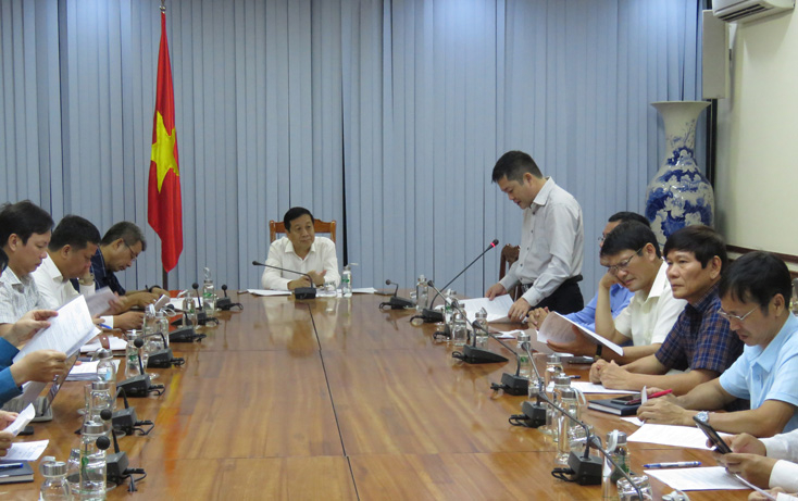 Lãnh đạo Sở Kế hoạch-Đầu tư báo cáo các vấn đề khó khăn của doanh nghiệp cần được tháo gỡ.