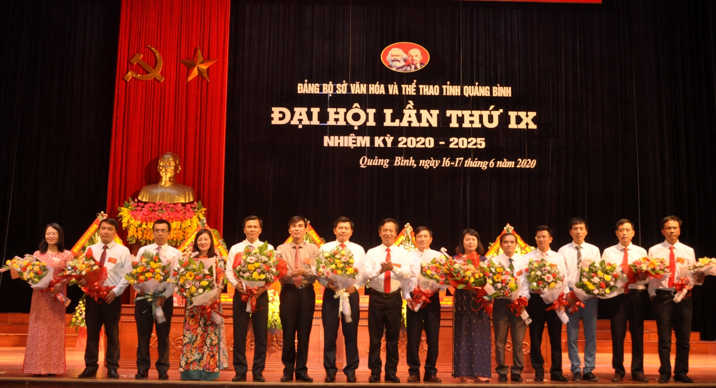 Ban chấp hành Đảng bộ Sở VH-TT nhiệm kỳ 2020-2025 ra mắt tại đại hội.