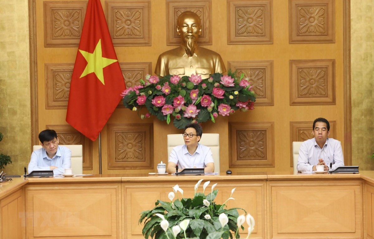  Phó Thủ tướng Vũ Đức Đam chủ trì cuộc họp. (Ảnh: Văn Điệp/TTXVN)