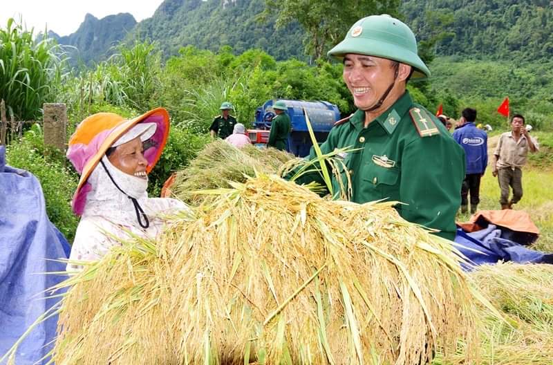 Nhiều mô hình lúa nước do BĐBP thực hiện đã giúp đồng bào dân tộc thiểu số có cuộc sống ấm no, đủ đầy hơn. 