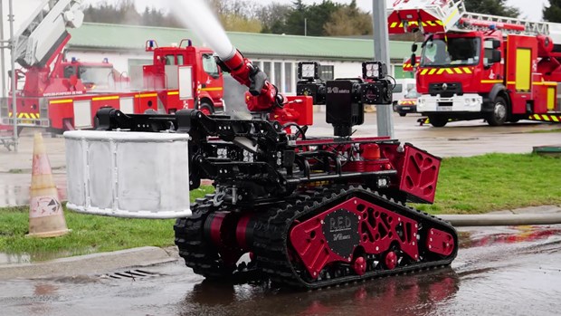  Robot Colossus đóng góp vào chiến dịch “giải cứu” Nhà thờ Đức Bà. (Nguồn: EPE)