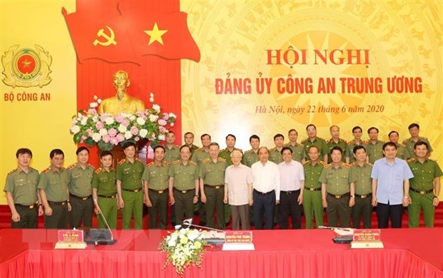 Tổng Bí thư, Chủ tịch nước Nguyễn Phú Trọng, Thủ tướng Chính phủ Nguyễn Xuân Phúc với các đại biểu dự Hội nghị. (Ảnh: Trí Dũng/TTXVN)