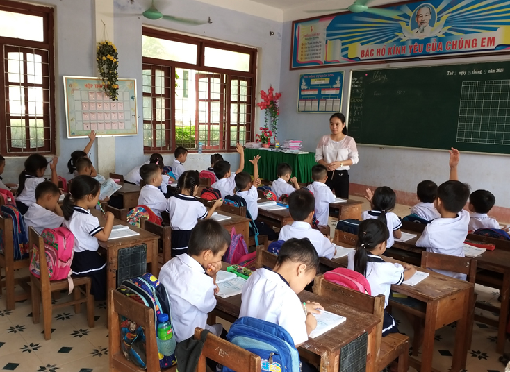 Cơ sở vật chất, thiết bị dạy học của nhiều trường trên địa bàn tỉnh chỉ mới đáp ứng ở mức tối thiểu.