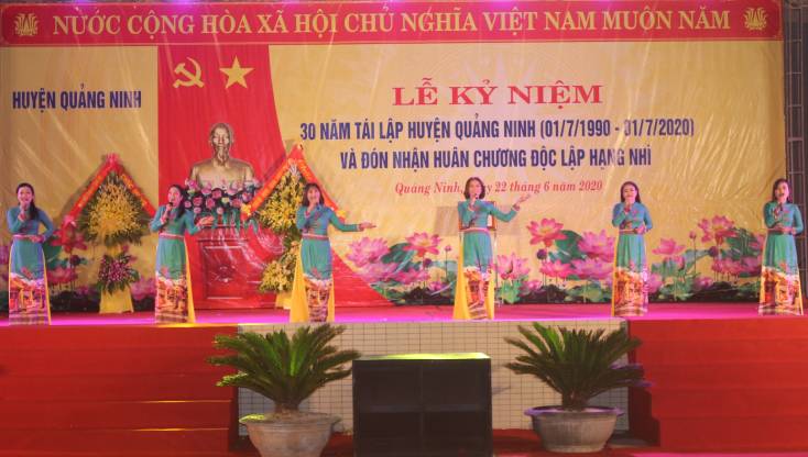 Một tiết mục văn nghệ tại lễ kỷ niệm.