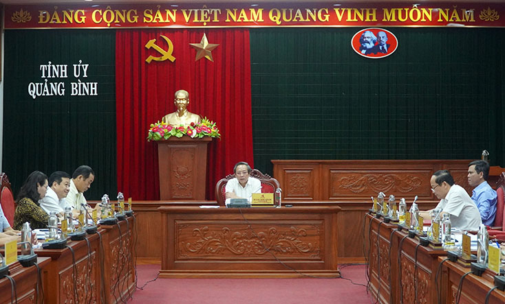 Đồng chí Bí thư Tỉnh ủy điều hành hội nghị