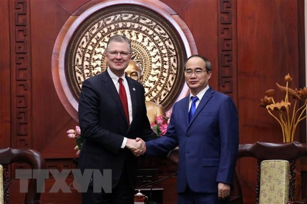 Ông Nguyễn Thiện Nhân, Bí thư Thành ủy Thành phố Hồ Chí Minh (phải), tiếp ông Daniel Kritenbrink, Đại sứ Hoa Kỳ tại Việt Nam (trái). (Ảnh: Xuân Khu/TTXVN)