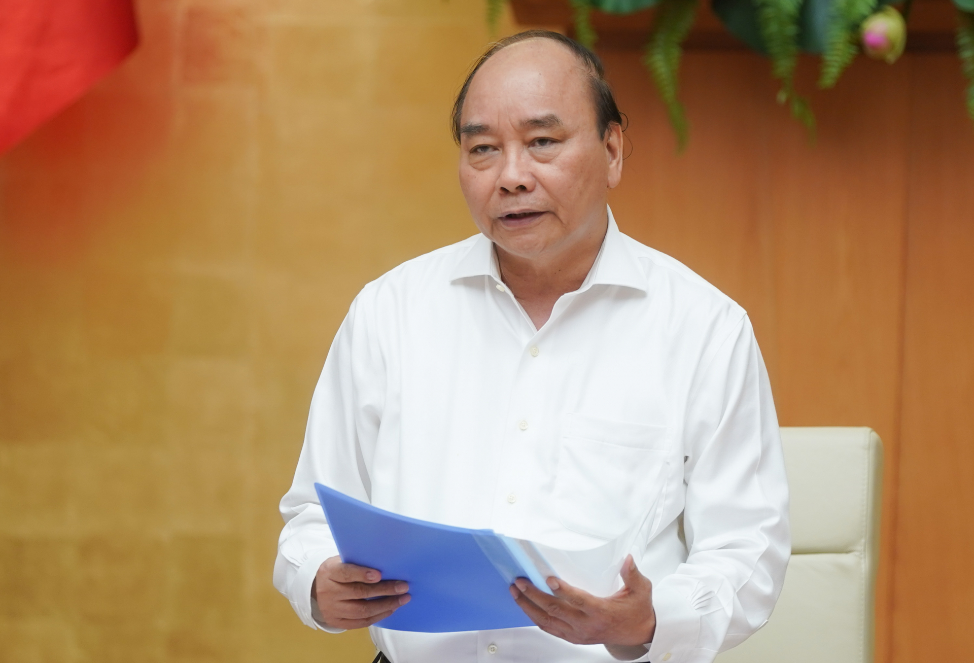  Thủ tướng Nguyễn Xuân Phúc phát biểu tại cuộc họp - Ảnh: VGP/Quang Hiếu