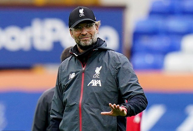  Klopp khẳng định điều duy nhất ông quan tâm lúc này là đặt tay vào cúp vô địch Ngoại hạng Anh. Ảnh: DM