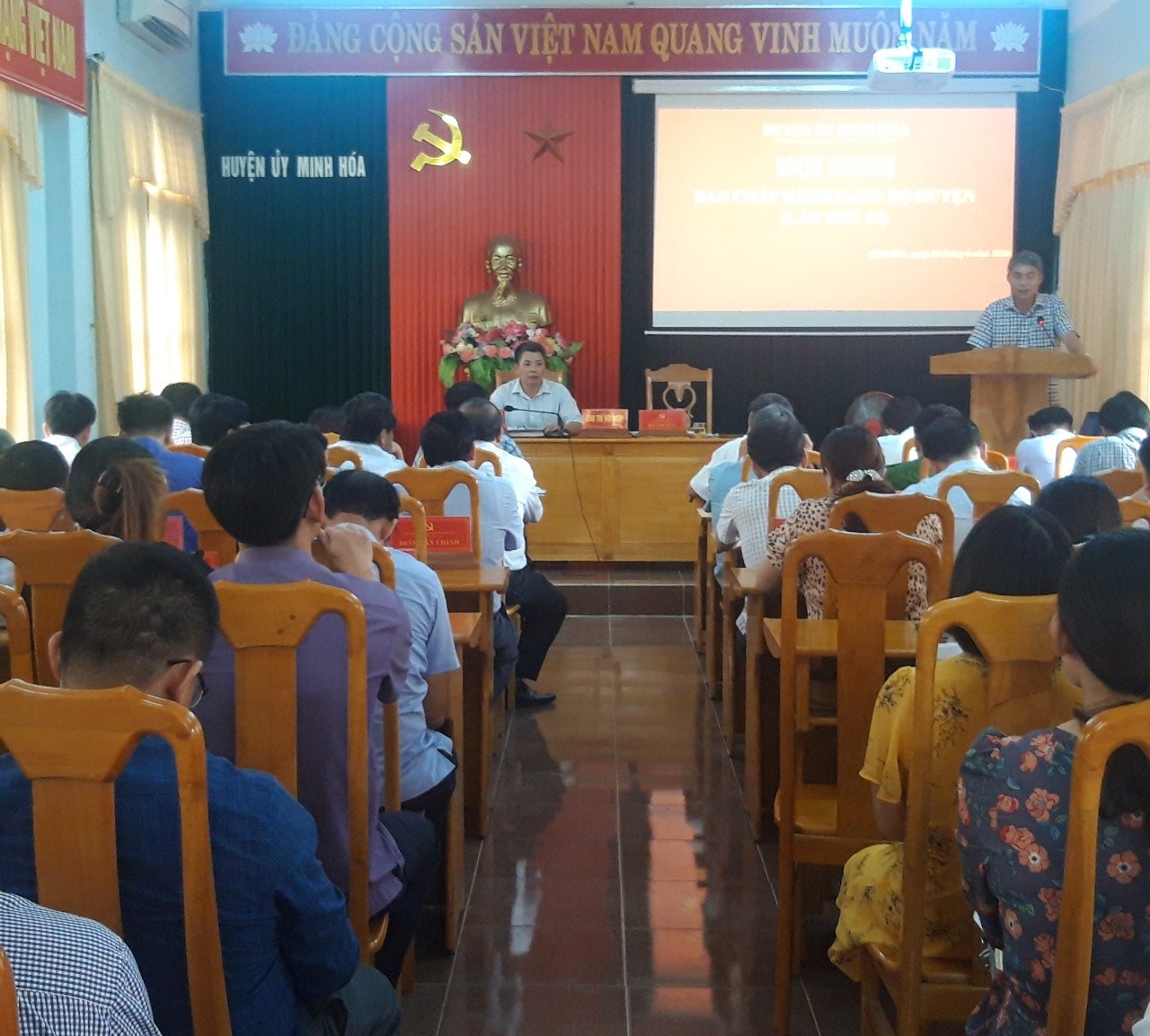 Các đại biểu tham dự hội nghị.