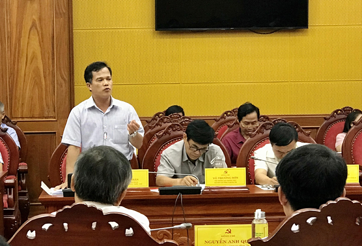 Đại diện Ban Dân vận Tỉnh ủy các tỉnh Bắc Trung Bộ tham luận tại hội nghị