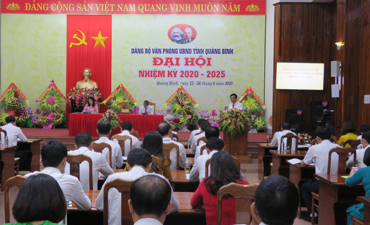 Đại biểu tham luận tại Đại hội. 