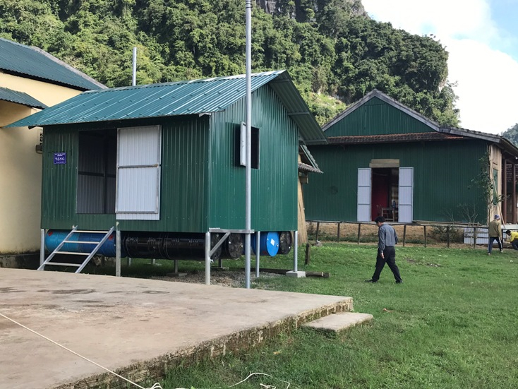  Nhà bè vượt lũ được trao cho hộ nghèo, hộ cận nghèo ở xã Tân Hóa, giúp người dân yên tâm ổn định đời sống và vươn lên thoát nghèo.