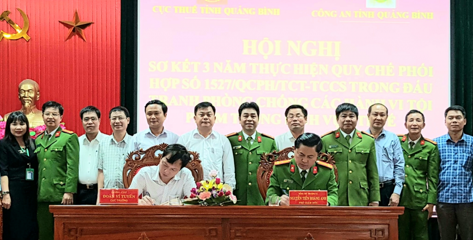 Đại diện lãnh đạo Cục Thuế tỉnh và Công an tỉnh ký kết quy chế phối hợp phòng chống tội phạm trên lĩnh vực thuế.