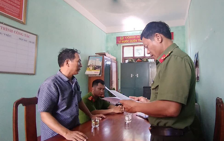 Công an làm việc với các trường hợp vi phạm