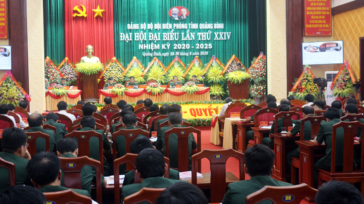 Các đại biểu phát biểu tham luận 