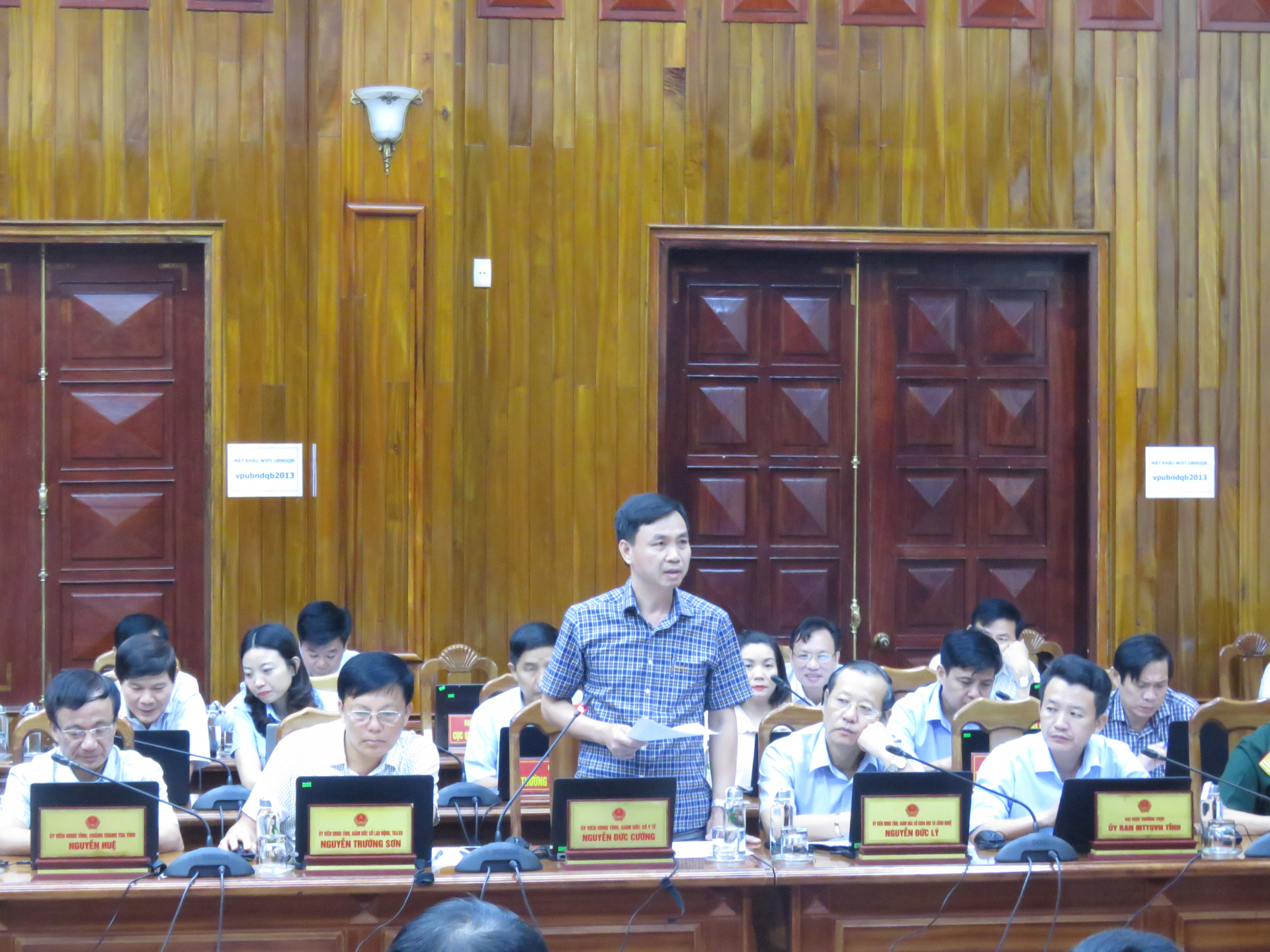 Lãnh đạo  Sở Y tế  báo cáo thêm công tác phòng chống dịch bệnh Covid-19, đồng thời đề xuất một số giải pháp thực hiện công tác chăm sóc sức khỏe và phòng chống dịch bệnh.