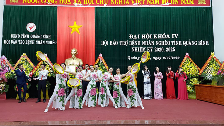Tiết mục văn nghệ chào mừng đại hội