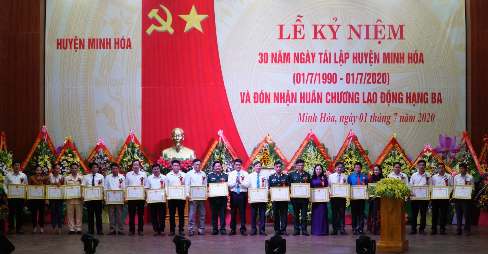 Tiết mục văn nghệ chào mừng lễ kỷ niệm