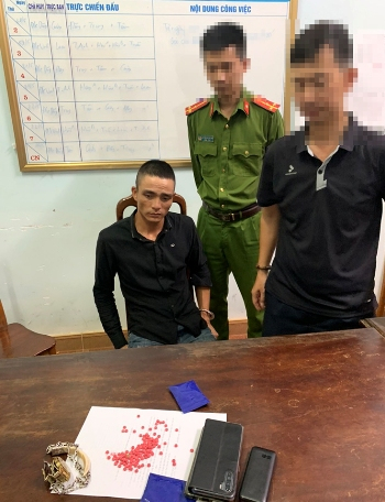Lực lượngCảnh sát điều tra tội phạm về ma túy (Công an tỉnh) bắt giữ đối tượng liên quan đến ma túy.