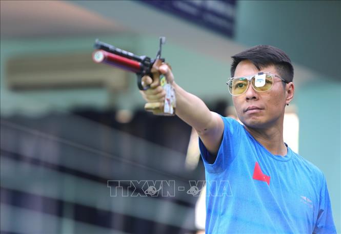  Mục tiêu chinh phục suất tham dự Olympic vẫn được đặt vào tay cácVĐV kỳ cựu như xạ thủ Trần Quốc Cường. Ảnh: TTXVN