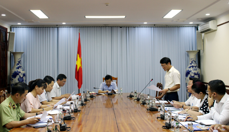 Đại diện lãnh đạo Sở Công thương báo cáo kết quả triển khai công tác chuẩn bị tổ chức các hội nghị, hội chợ khu vực miền Trung-Tây Nguyên năm 2020.
