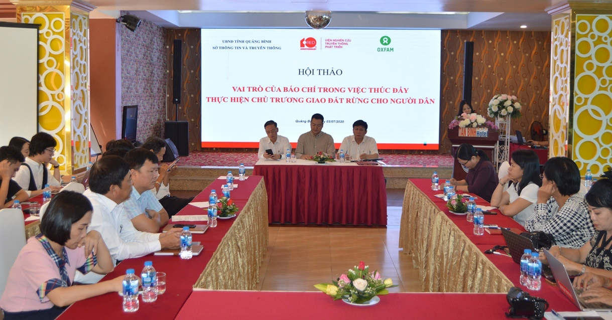 Các đại biểu tham dự hội thảo.