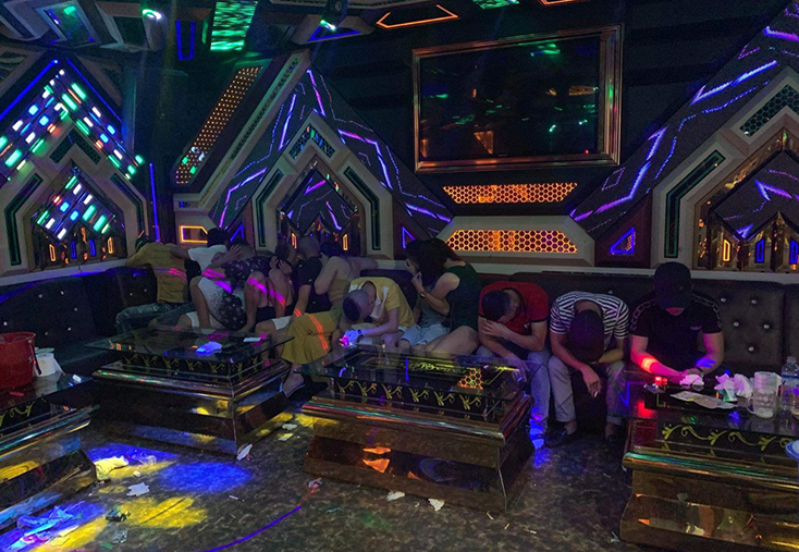 Có 18 đối tượng nam, nữ thanh niên dương tính với ma túy. 