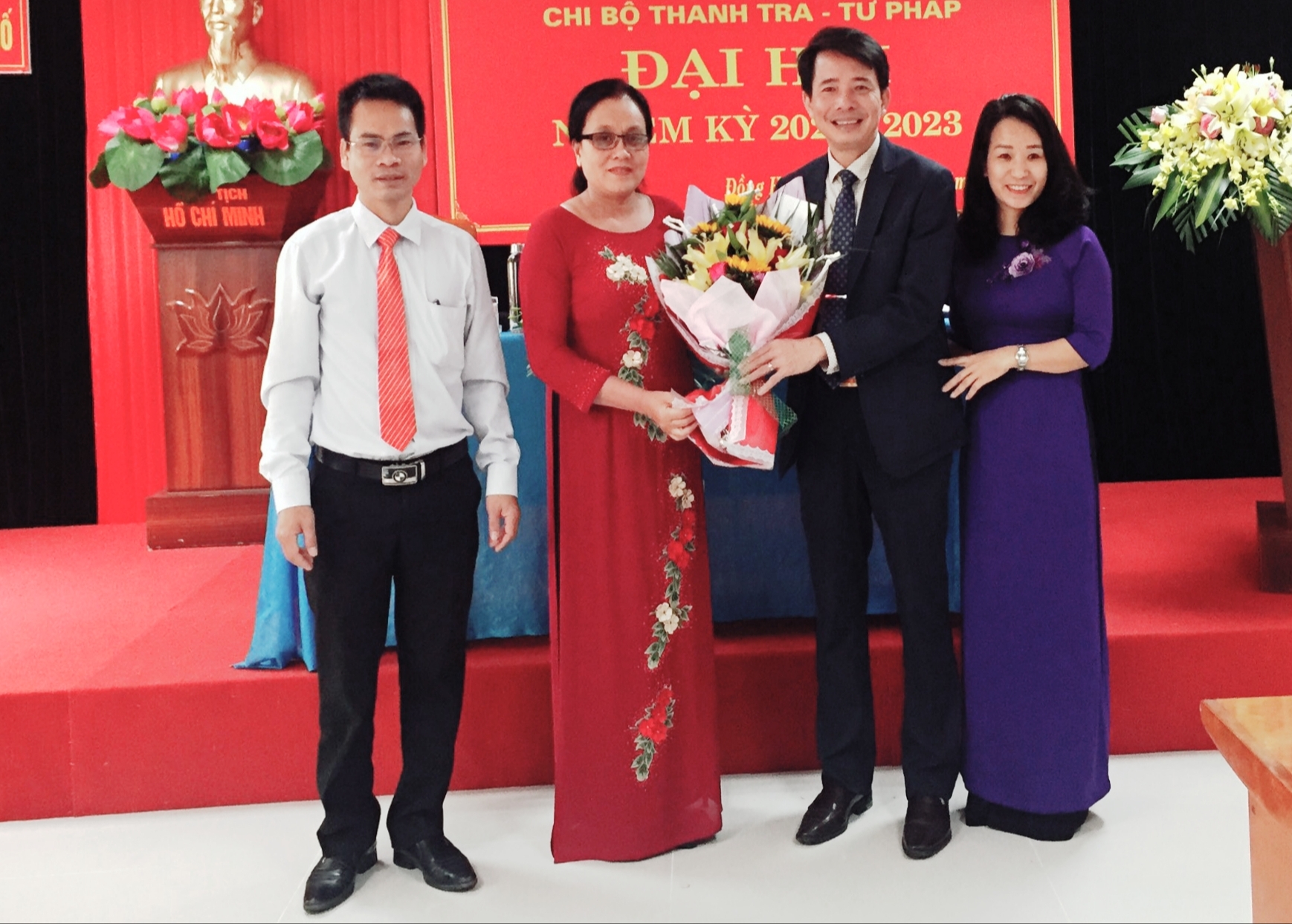  Tỷ lệ phụ nữ tham gia cấp ủy cơ sở đạt ở mức cao.