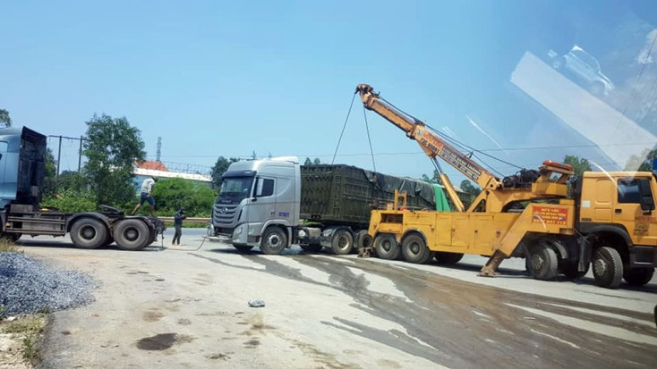 Cơ quan chức năng xử lý xe vi phạm tải trọng, “thủ phạm” làm xuống cấp nhiều tuyến đường.