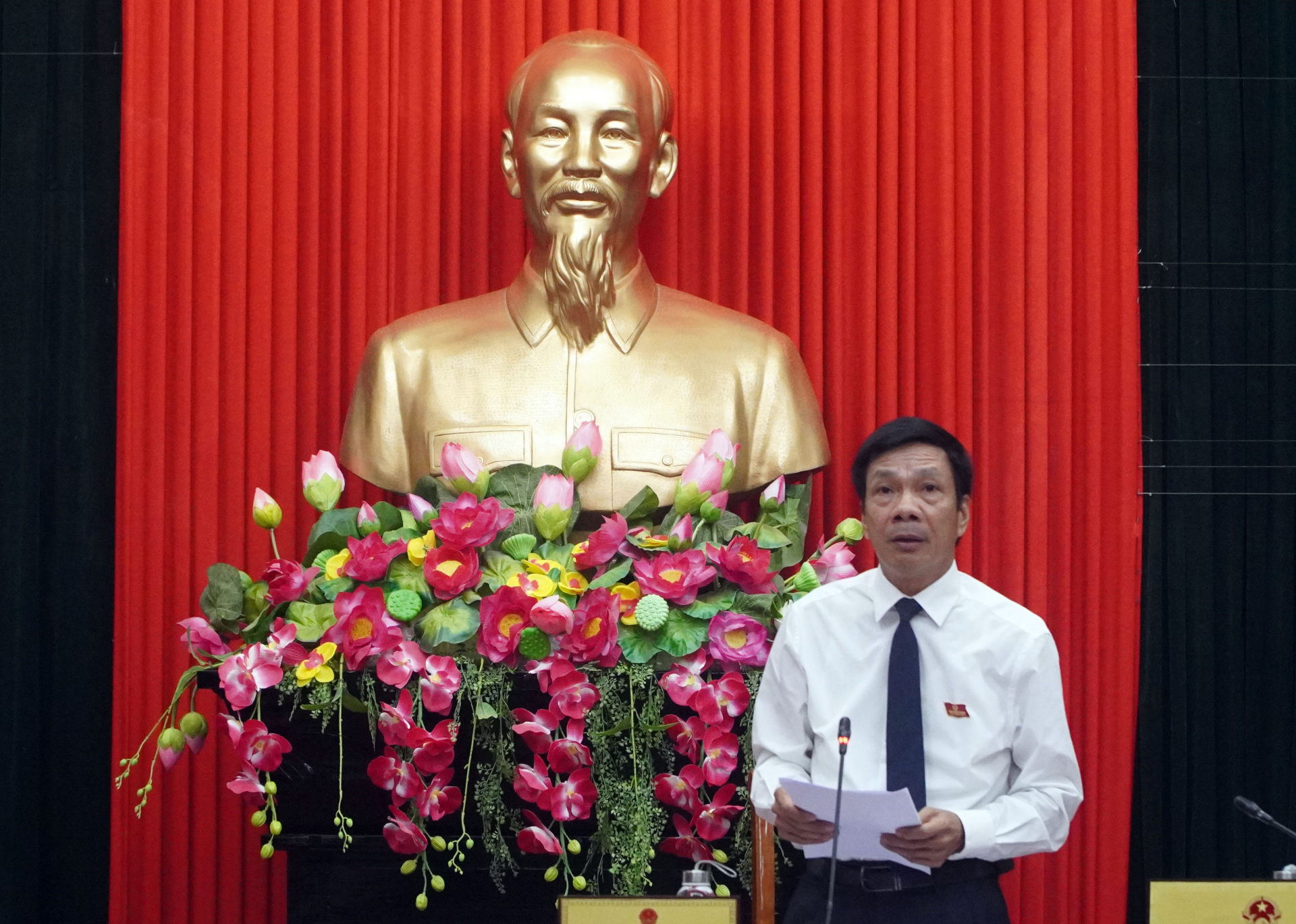 Đồng chí Phó Chủ tịch Thường trực HĐND tỉnh kết luận phiên thảo luận
